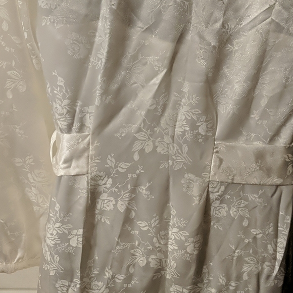 Bridal nightgown with matching robe - Picture 9 of 9